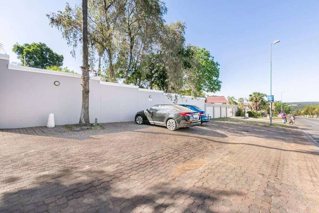 76 On Crestwood Apartment Sandton
